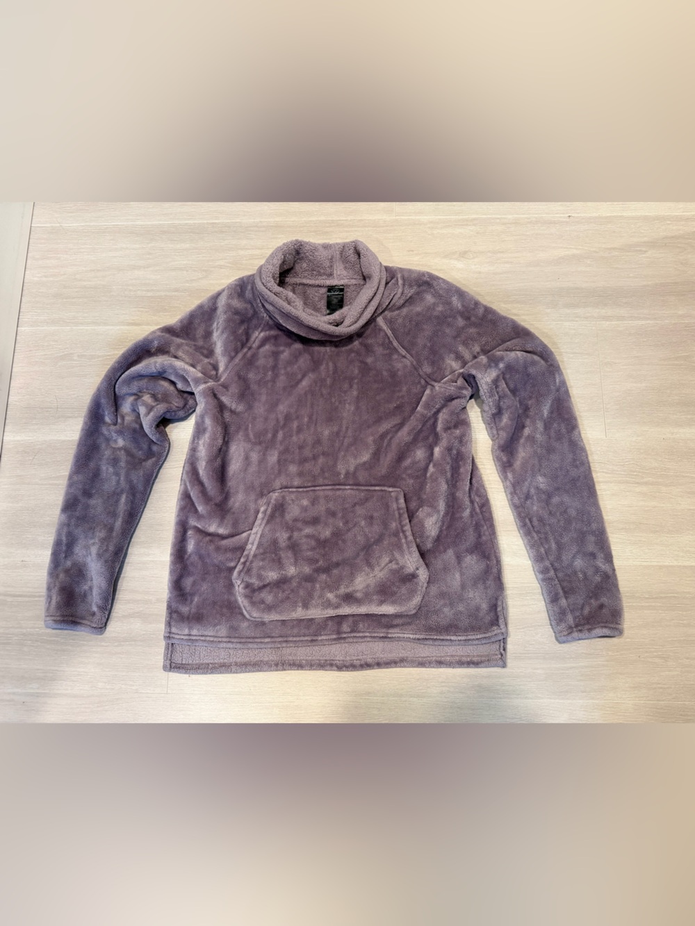 Champion Plush blanket Pullover Sweatshirt in Lavendar
